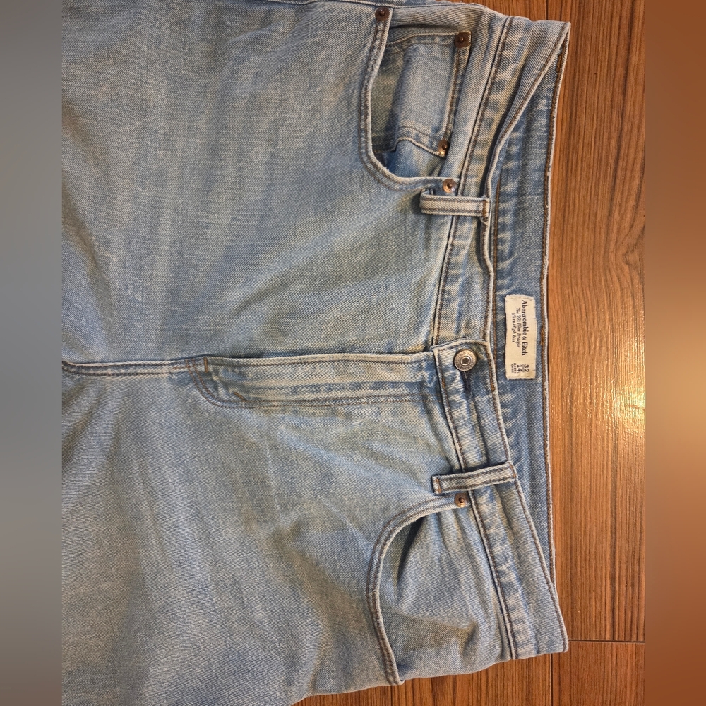 Abercrombie & Fitch Light Blue High-Rise Jeans - Picture 7 of 11